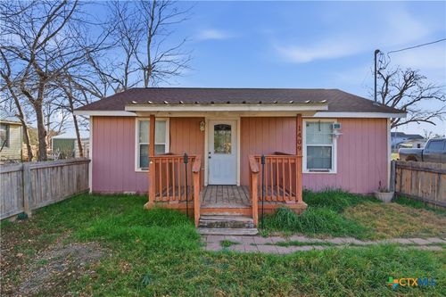 1409 N Heideke St, Seguin, TX, 78155-2818 | Card Image