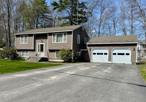 69 Barrows Dr, Topsham, ME, 04086-1327 | Card Image