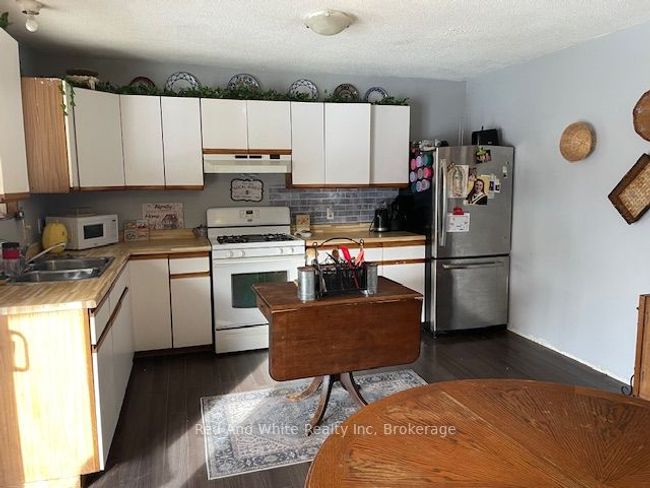 135 Maple Island Rd, Home with 3 bedrooms, 1 bathrooms and 5 parking in Dunchurch ON | Image 6