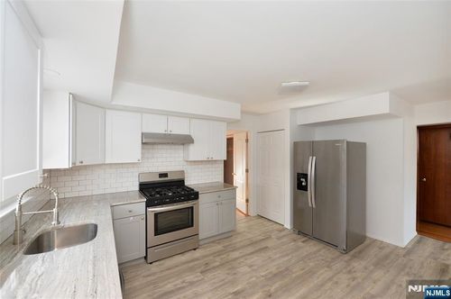 11 Gregory Ct, Elmwood Park, NJ, 07407-2745 | Card Image