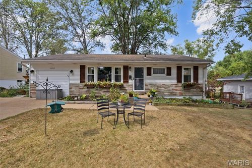 8215 General Sheridan Ln, Saint Louis, MO, 63123-1226 | Card Image