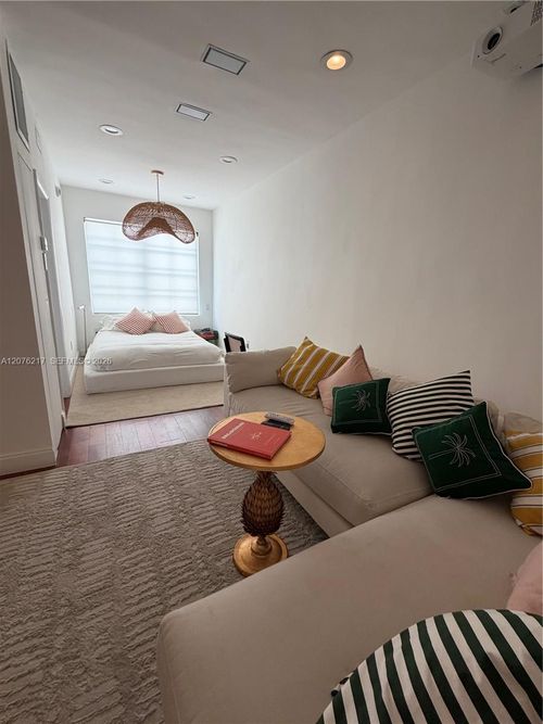 12-526 15th St, Miami Beach, FL, 33139 | Card Image