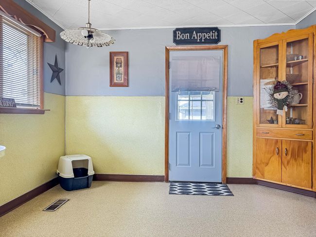 Dining Area in Kitchen | Image 26