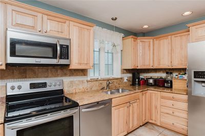 18 Warren Avenue, House other with 3 bedrooms, 1 bathrooms and null parking in Warwick RI | Image 3