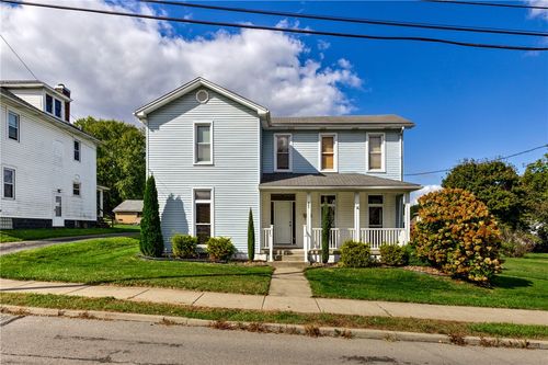 305 N Vine St, New Castle, PA, 16101-2666 | Card Image