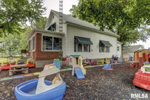 209 W Olive St, Chestnut, IL, 62518-6128 | Card Image