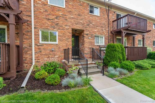 b1-42472 Woodward Ave, Bloomfield Hills, MI, 48304-5141 | Card Image