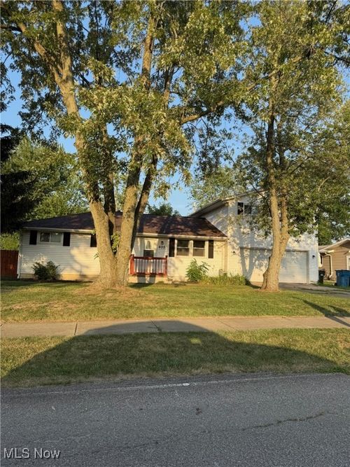 805 Roberts St, Sheffield Lk, OH, 44054-2029 | Card Image