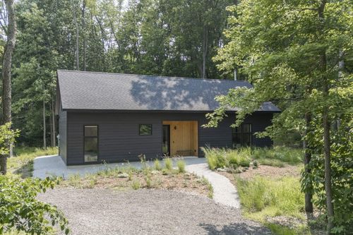 6832 Holloway Dr, Sawyer, MI, 49125-9302 | Card Image