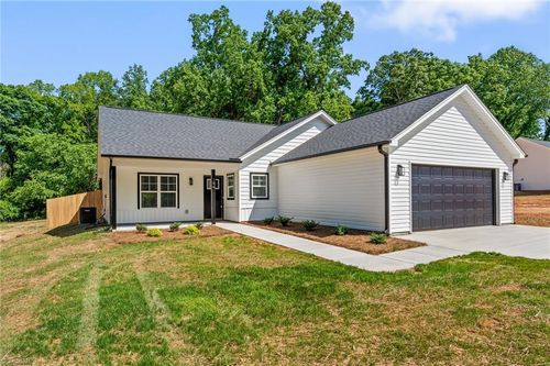 144 Hewes St, Winston Salem, NC, 27103-6220 | Card Image