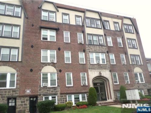 411 Highland Ave, Palisades Park, NJ, 07650-1361 | Card Image