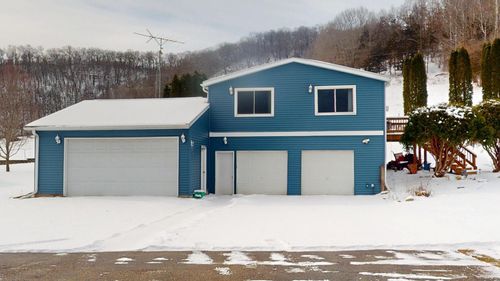 3527 Bobcat Trl, Fountain City, WI, 54629-2009 | Card Image