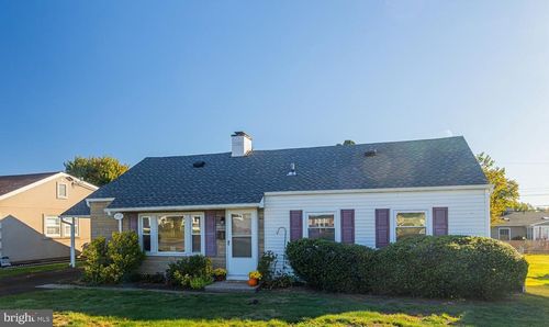 252 N Olds Blvd, FAIRLESS HILLS, PA, 19030-1314 | Card Image