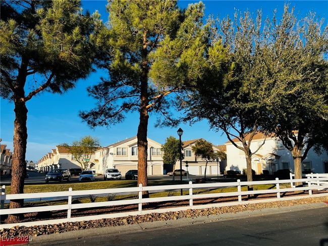 UNIT-101 - 6449 Stone Dry Ave, Townhouse with 2 bedrooms, 2 bathrooms and null parking in Henderson NV | Image 18