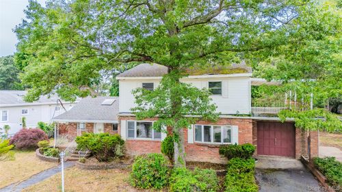 10 Windsor Place, Brookhaven, NY, 11967 | Card Image