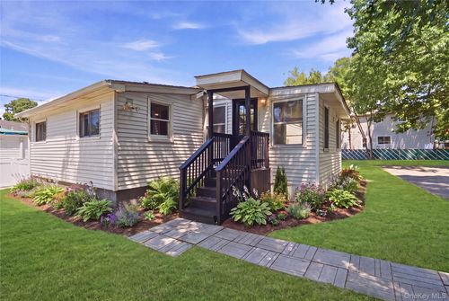 99 Green Ave, Patchogue, NY, 11772-1672 | Card Image