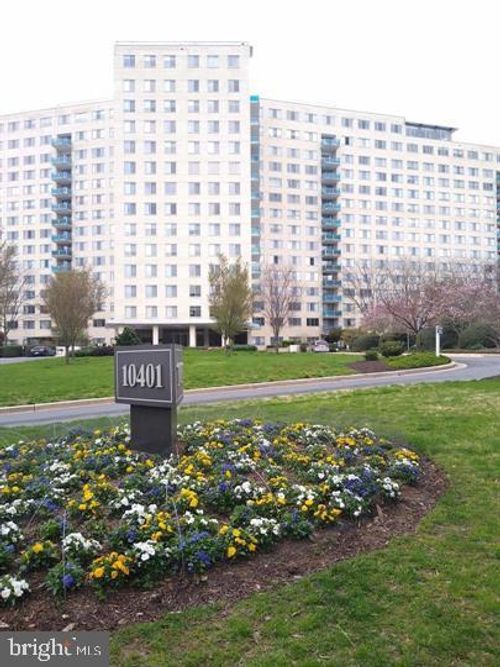 1018-10401 Grosvenor Pl, ROCKVILLE, MD, 20852-4638 | Card Image