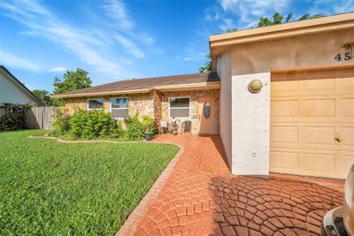 4541 Nw 95 Th Ave, House other with 4 bedrooms, 2 bathrooms and null parking in Sunrise FL | Image 2