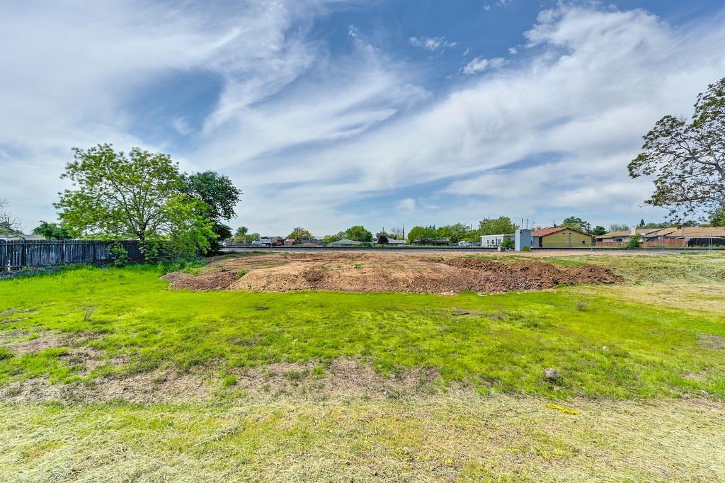 Land in Lincoln 2