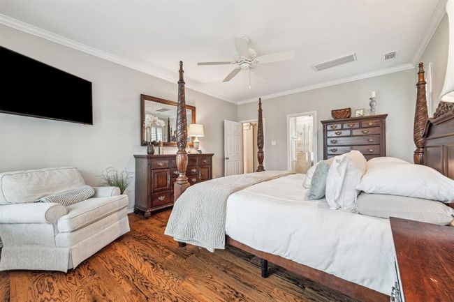 Enjoy your newly renovated private ensuite bathroom. | Image 18