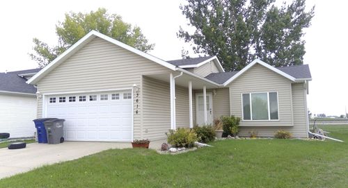 3616 Village Green Ln, Moorhead, MN, 56560-5439 | Card Image