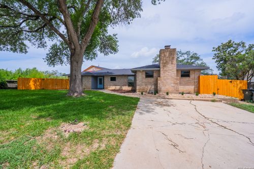 1002 River Oak Dr, Seguin, TX, 78155-7046 | Card Image