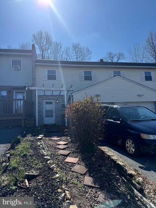 1136 Fox Run, READING, PA, 19606-1138 | Card Image