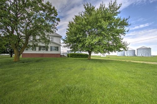 2809 N 1500 East Rd, Moweaqua, IL, 62550-3665 | Card Image