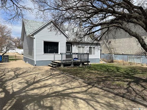 w-217 4th Avenue W, Gravelbourg, SK, S0H1X0 | Card Image