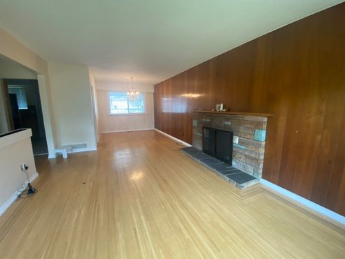 7635 10th Ave, Burnaby, BC, V3N2S1 | Card Image
