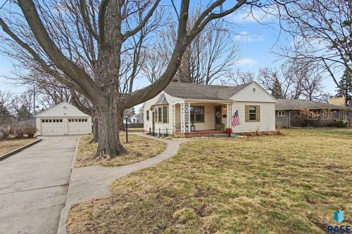 1305 S Lyndale Ave Avenue, Sioux Falls, SD, 57105 | Card Image