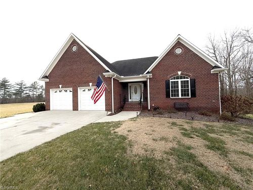 176 Eva Ln, Lexington, NC, 27295-5977 | Card Image