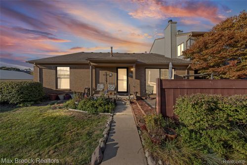 38903 Country Cir, Farmington Hills, MI, 48331-1029 | Card Image