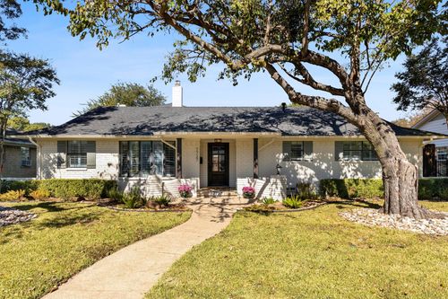 7727 La Avenida Dr, Dallas, TX, 75248-4330 | Card Image