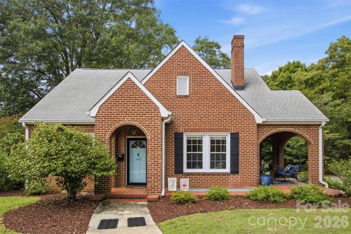 105 S Maple St, Dallas, NC, 28034-2026 | Card Image