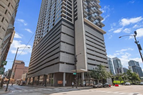 2002-235 W Van Buren St, CHICAGO, IL, 60607-3933 | Card Image