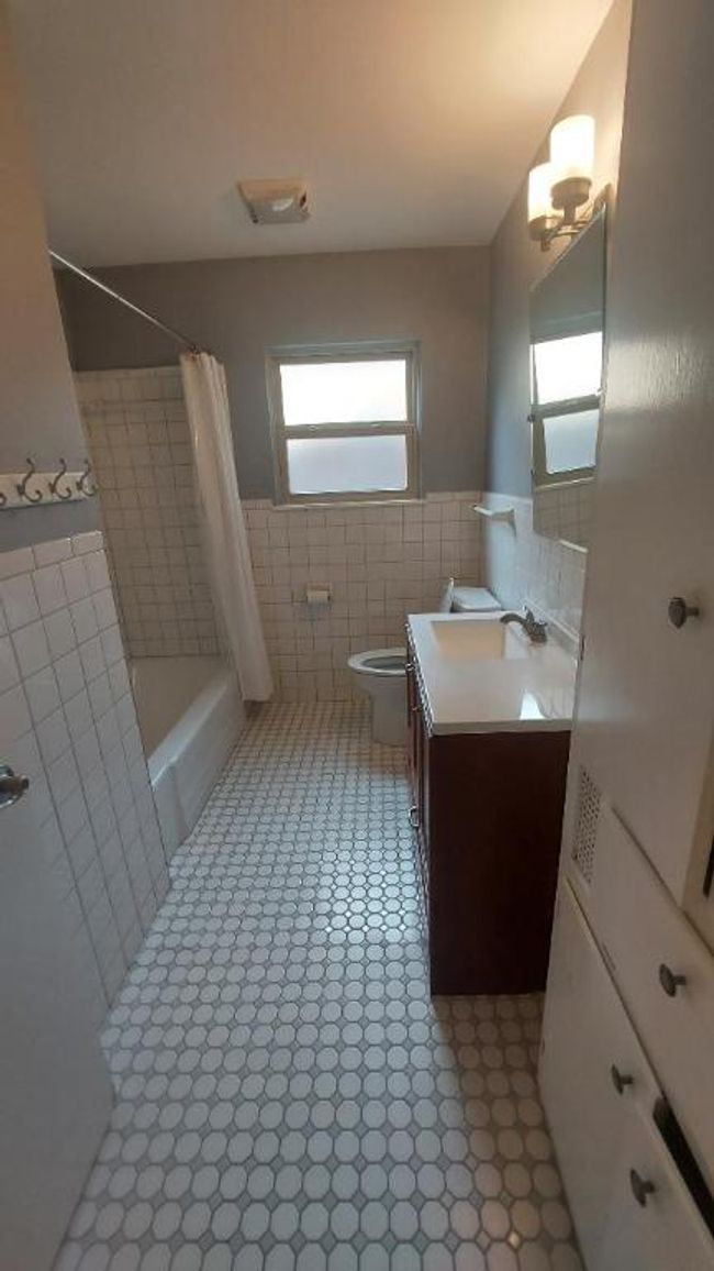 HALL BATH | Image 18