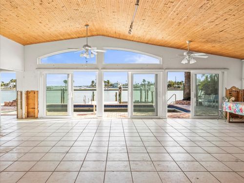 16124 4th St E, REDINGTON BEACH, FL, 33708-1614 | Card Image