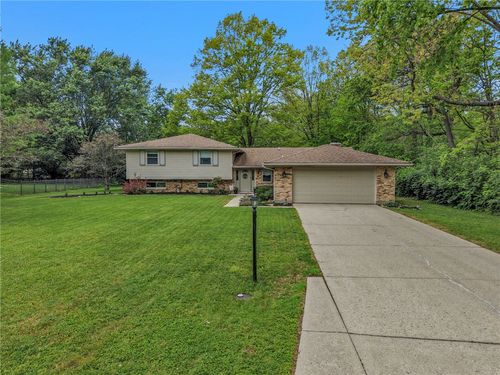 8509 Garnet Dr, Washingtn Twp, OH, 45458-3206 | Card Image