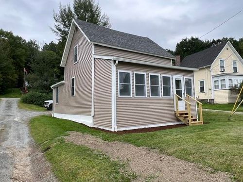 265 Glen Road, Newport City, VT, 05855 | Card Image