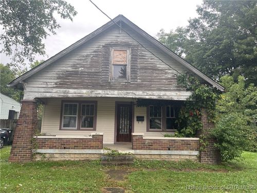 717 W Kenwood Ave, Clarksville, IN, 47129-2544 | Card Image