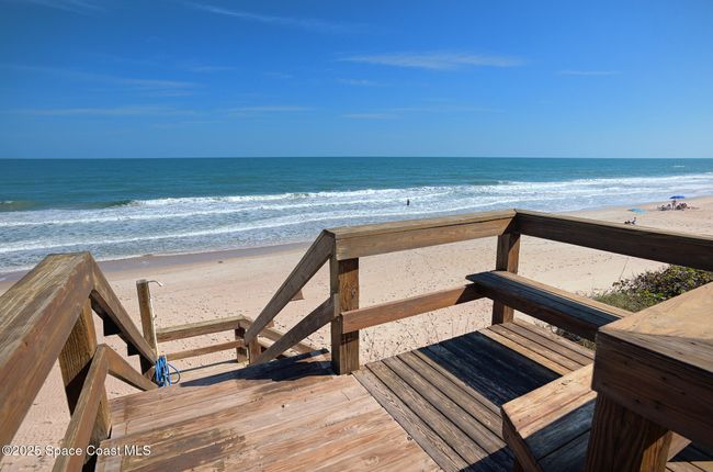 402 - 5635 Highway A1a, Condo with 3 bedrooms, 3 bathrooms and null parking in Melbourne Beach FL | Image 27