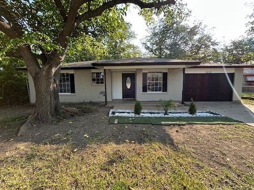 1513 Oakbrook Ct, Lancaster, TX, 75134-2907 | Card Image