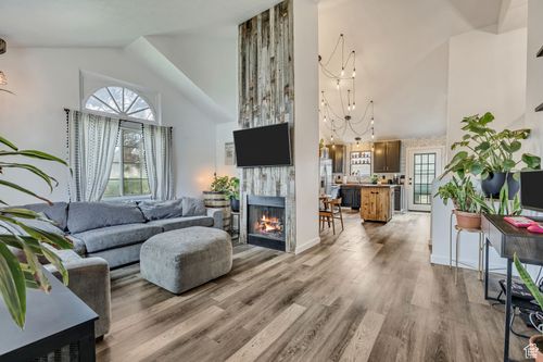 3109 Applewood Dr, Bountiful, UT, 84010-7968 | Card Image