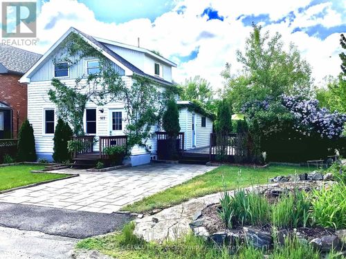 977 Brookes St, North Bay, ON, P1B2N7 | Card Image
