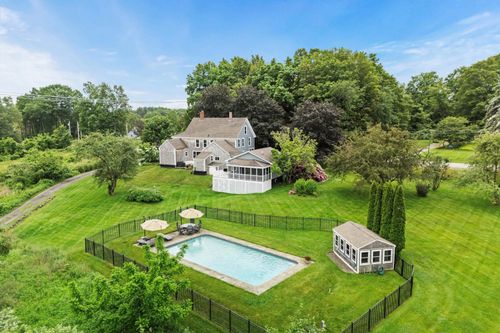 261 Main Ave, South Hampton, NH, 03827-3527 | Card Image