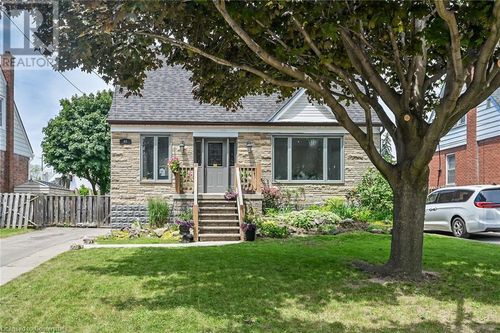 40 Green Meadow Road, Hamilton, ON, L8T3J5 | Card Image