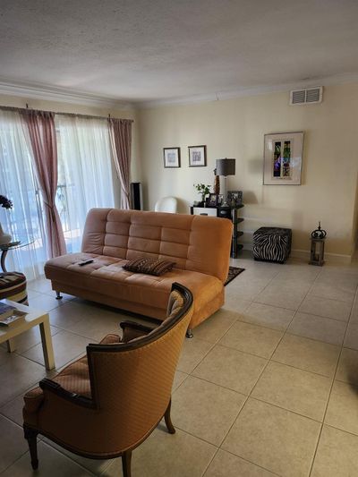 203 - 3021 N Oakland Forest Dr, Condo with 2 bedrooms, 1 bathrooms and null parking in Oakland Park FL | Image 1