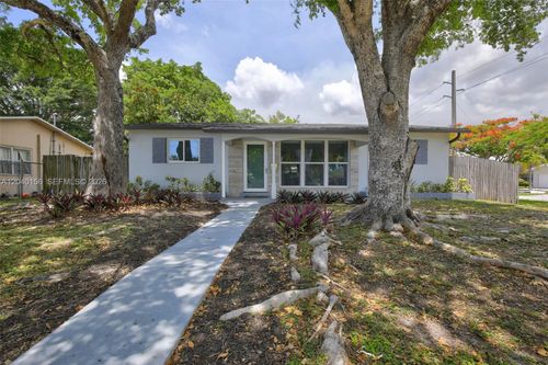 2220 N 40th Ave, Hollywood, FL, 33021-4367 | Card Image