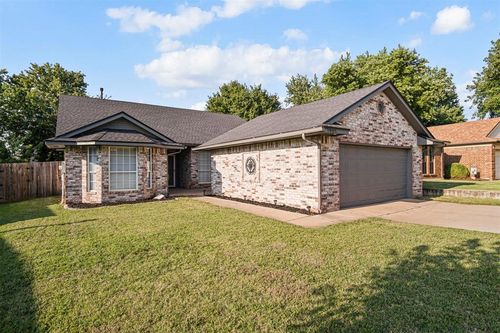 1905 Fox Hunt Ln, Edmond, OK, 73003-6217 | Card Image